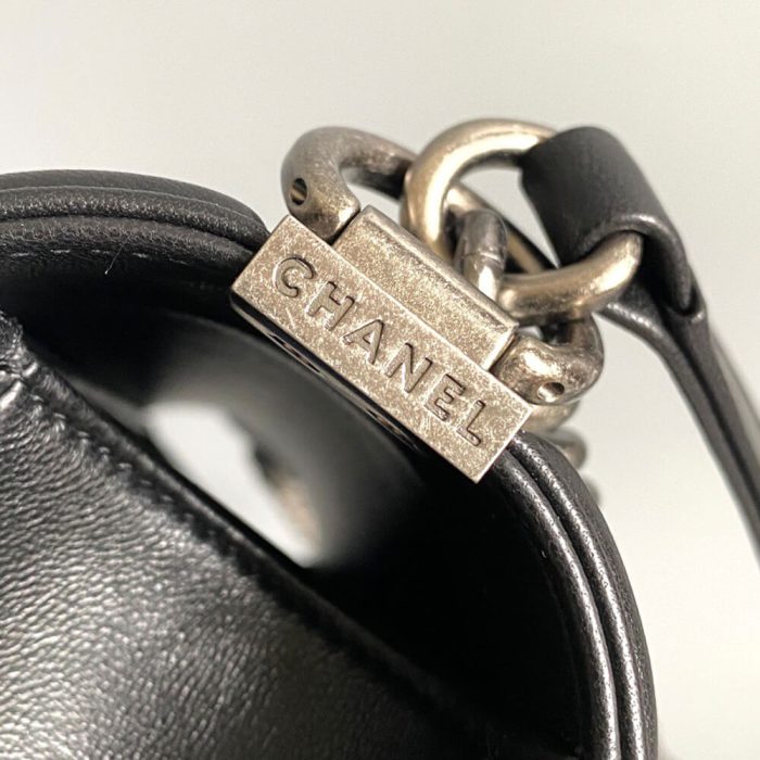BOY CHANEL HANDBAG(TAX-FREE GRADE) - Image 7