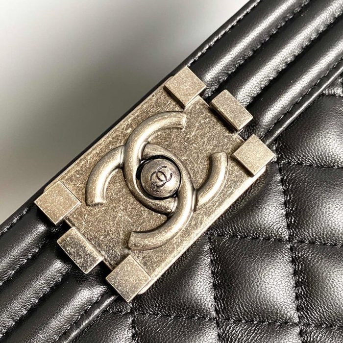 BOY CHANEL HANDBAG(TAX-FREE GRADE) - Image 8