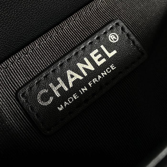BOY CHANEL HANDBAG(TAX-FREE GRADE) - Image 9