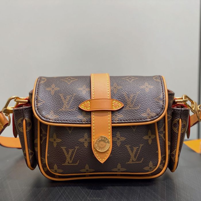 LV Cargo Wearable Wallet - Image 2