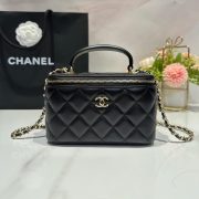 CHANEL Long Vanity with chain - Image 2