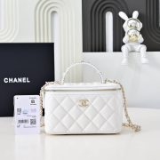 CHANEL Long Vanity with chain - Image 2