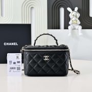 CHANEL Long Vanity with chain - Image 2
