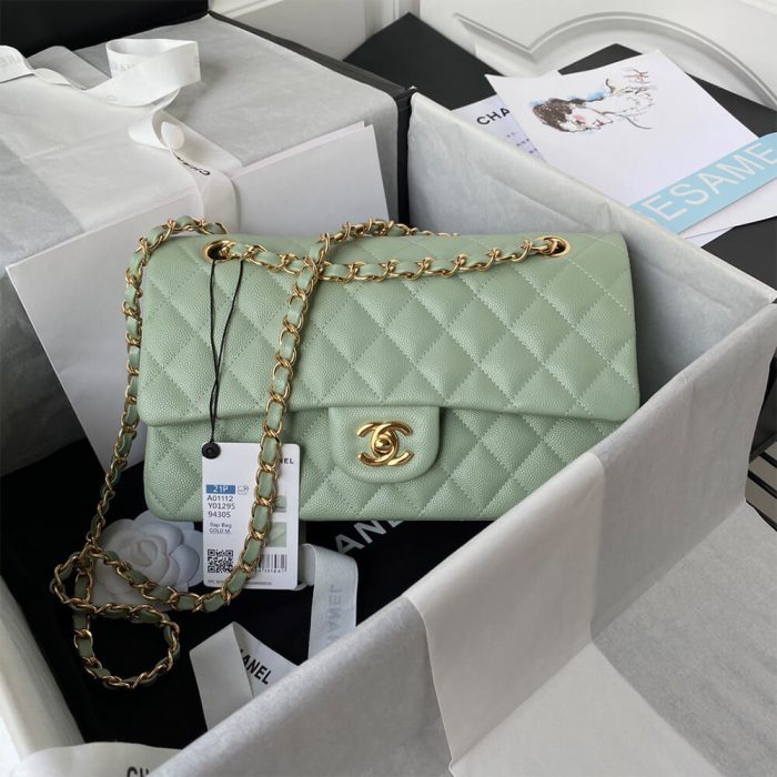 CHANEL Classic Flap Medium Gold hardware - Image 2
