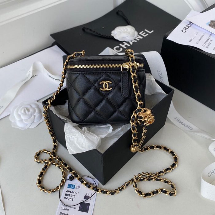 Chanel SMALL VANITY WITH CHAIN - Image 2