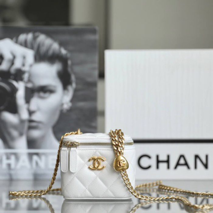 CHANEL Quilted Heart Crush Mini Vanity with Chain(high-end grade) - Image 2