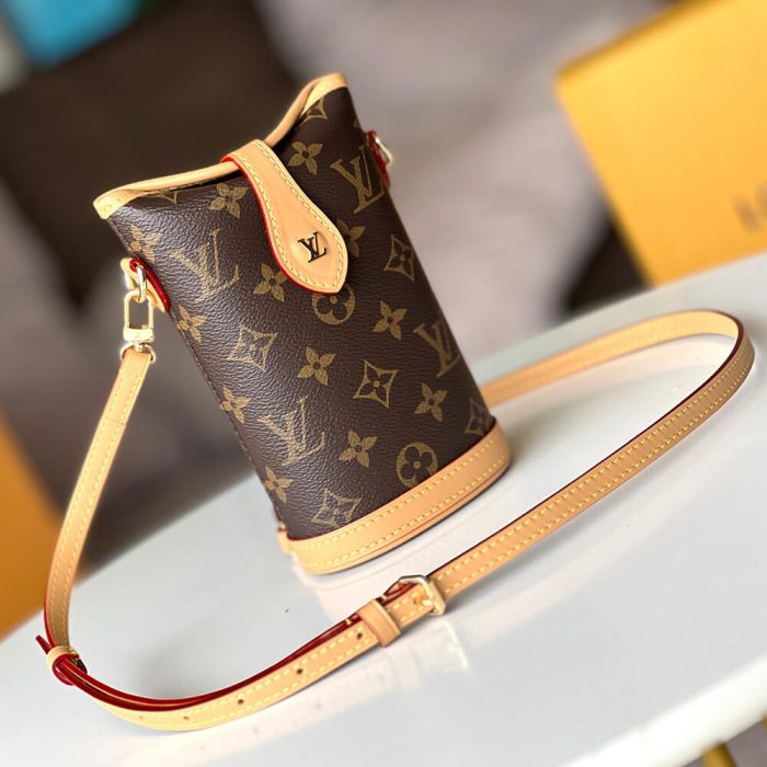LV Fold Me Pouch - Image 3