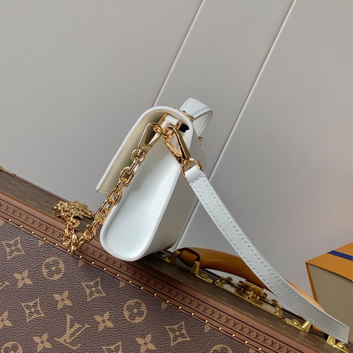LV Wallet On Chain Capucines - Image 3