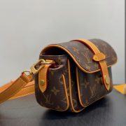 LV Cargo Wearable Wallet - Image 3