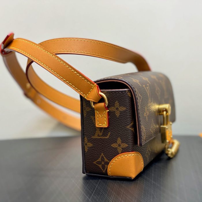 LV Steamer Wearable Wallet - Image 3