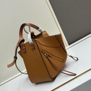 Small Hammock bag in soft grained calfskin - Image 3