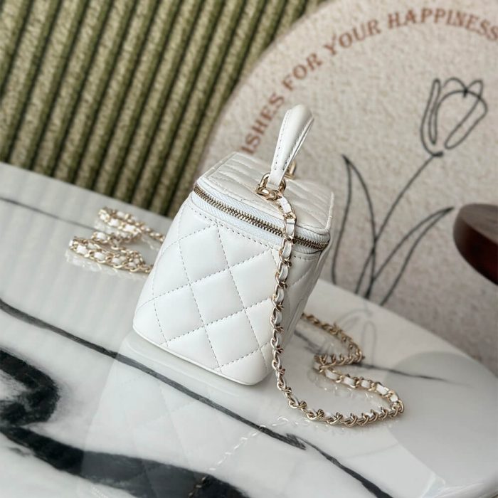 CHANEL Long Vanity with chain - Image 3