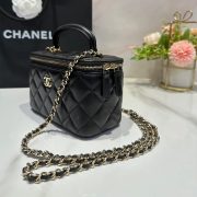 CHANEL Long Vanity with chain - Image 3