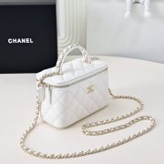 CHANEL Long Vanity with chain - Image 3