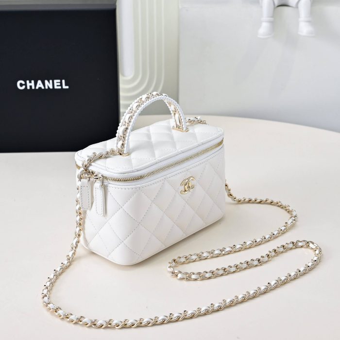 CHANEL Long Vanity with chain - Image 3