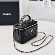 CHANEL Long Vanity with chain - Image 3