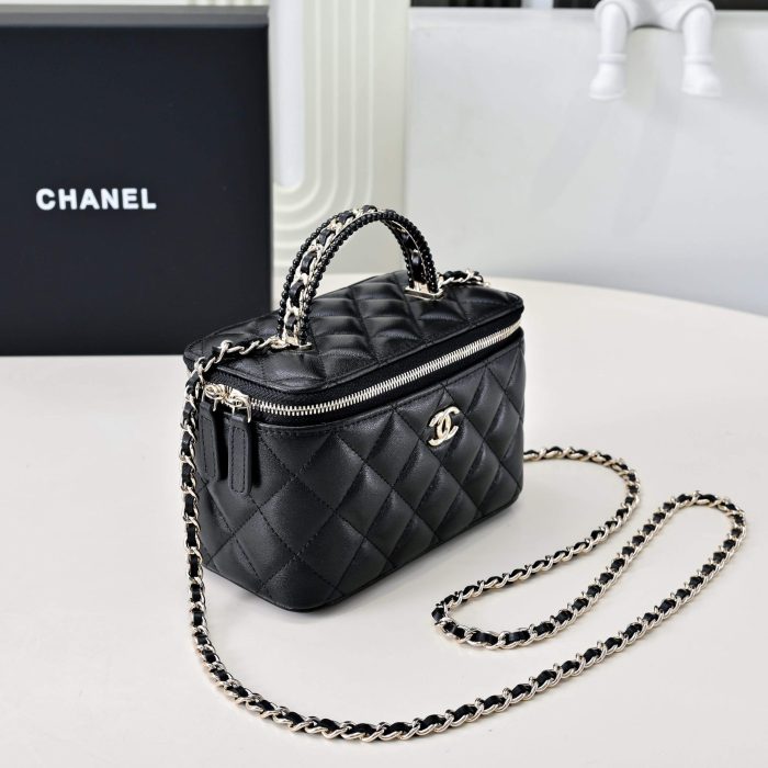 CHANEL Long Vanity with chain - Image 3