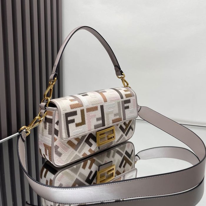 Fendi Baguette - Image 3