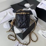 Chanel SMALL VANITY WITH CHAIN - Image 3
