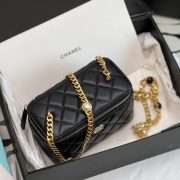 Chanel VANITY WITH CHAIN - Image 3
