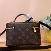 LV Vanity Chain Pouch(HIGH-END GRADE) - Image 4