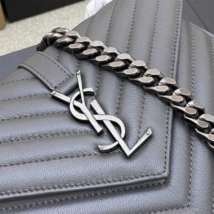 COLLEGE MEDIUM CHAIN BAG IN QUILTED LEATHER - Image 4