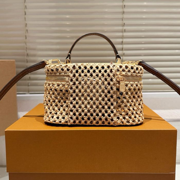 LV Vanity Chain Pouch(high-end grade) - Image 4