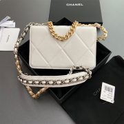 CHANEL 19 Wallet on Chain(high-end grade) - Image 4
