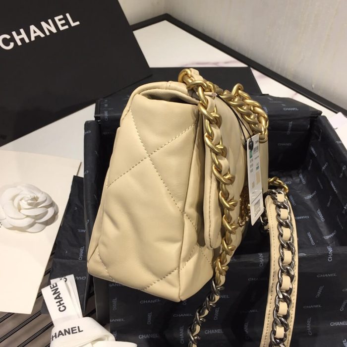 CHANEL 19 Small Flap Bag - Image 4