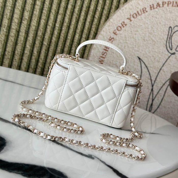 CHANEL Long Vanity with chain - Image 4