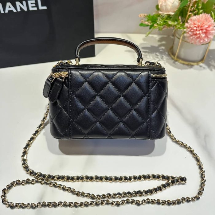 CHANEL Long Vanity with chain - Image 4