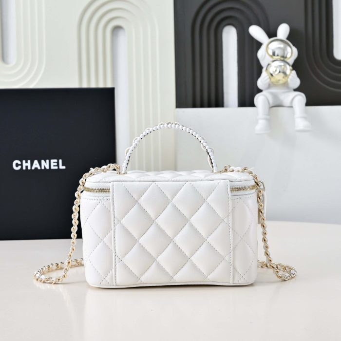 CHANEL Long Vanity with chain - Image 4
