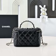 CHANEL Long Vanity with chain - Image 4