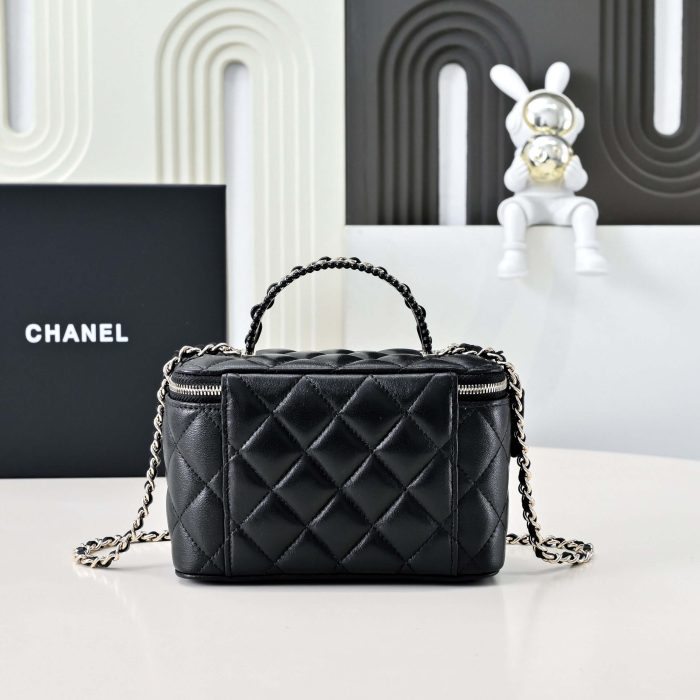 CHANEL Long Vanity with chain - Image 4