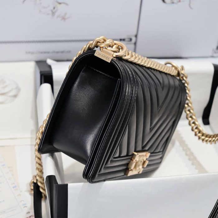 Chevron Boy Chanel Handbag - Image 4