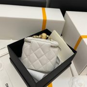 Chanel SMALL VANITY WITH CHAIN - Image 4