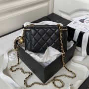 Chanel VANITY WITH CHAIN - Image 4