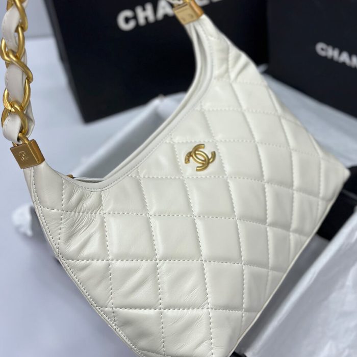 CHANEL HOBO BAG - Image 5