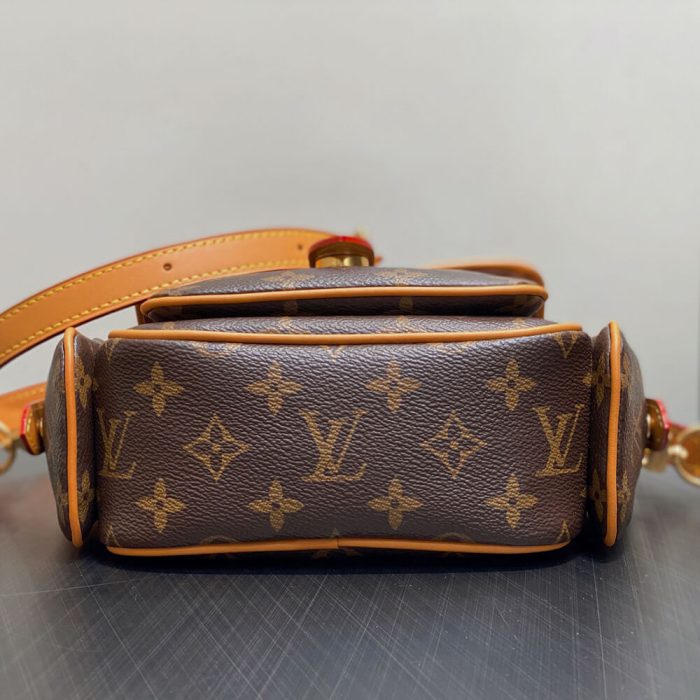 LV Cargo Wearable Wallet - Image 5