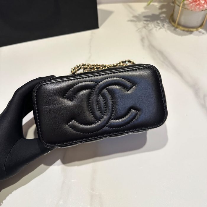 CHANEL Long Vanity with chain - Image 5