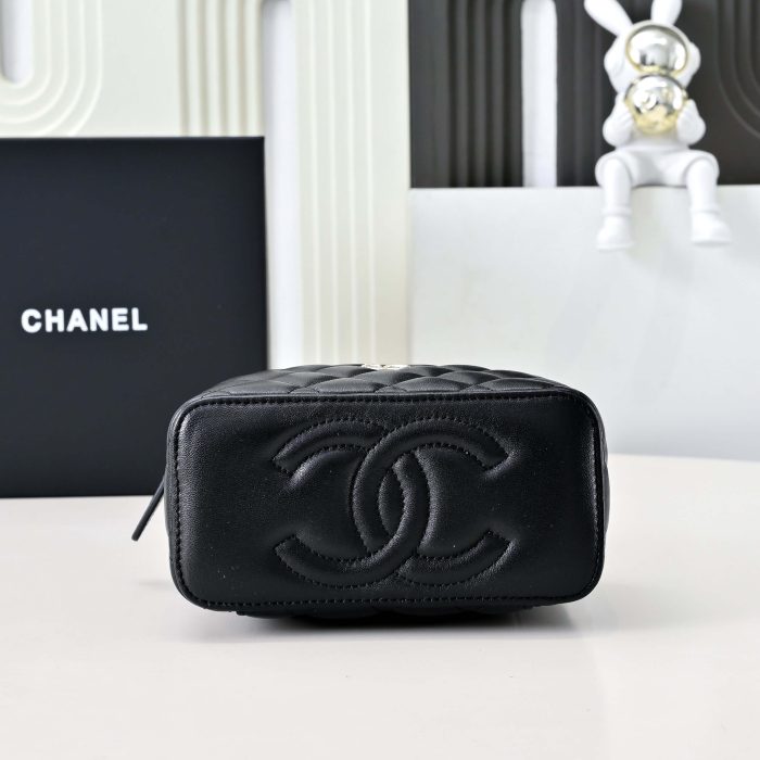 CHANEL Long Vanity with chain - Image 5