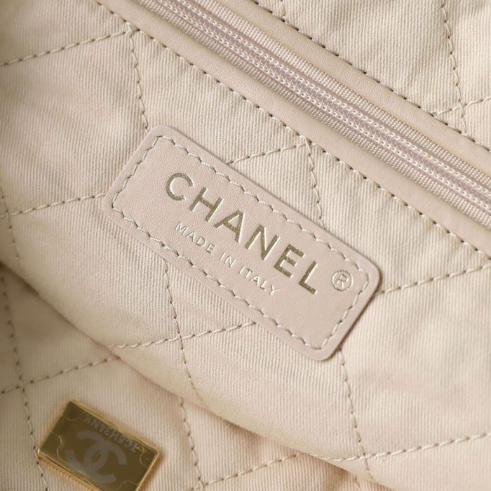 CHANEL 22 Small Handbag - Image 6