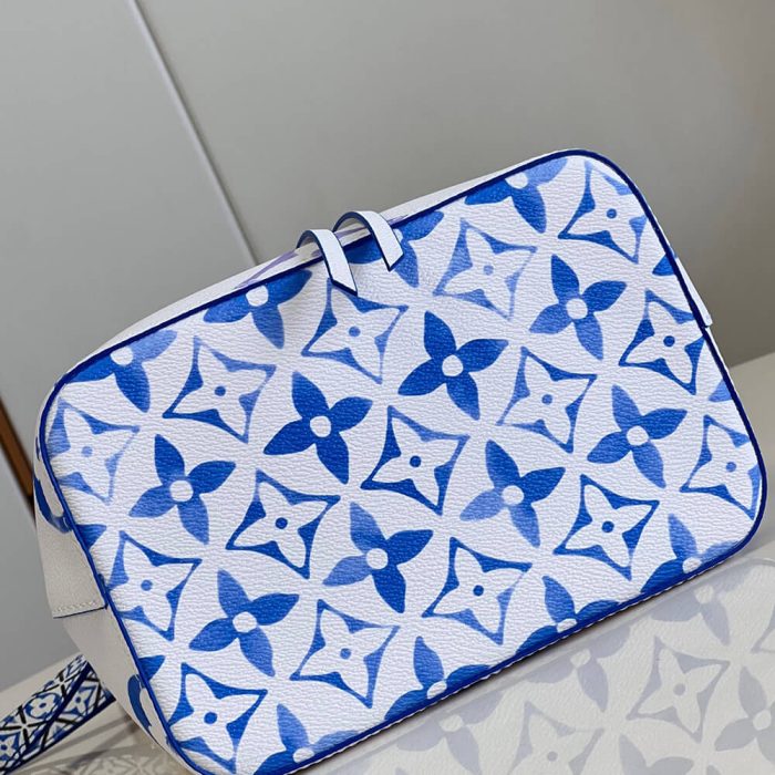 LV By the Pool NEONOE BB - Image 6