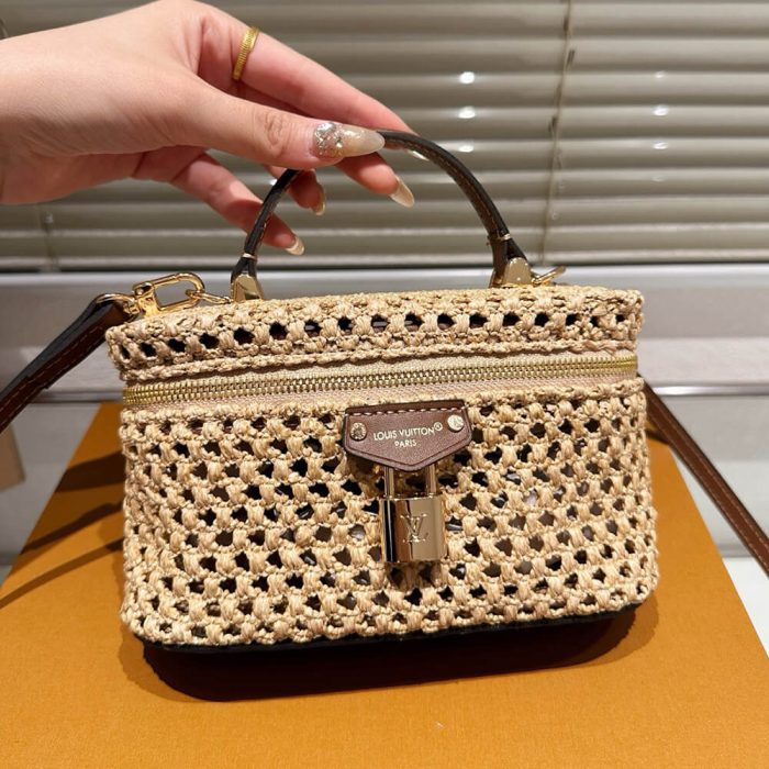 LV Vanity Chain Pouch(high-end grade) - Image 6