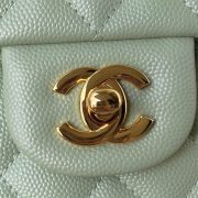CHANEL Classic Flap Medium Gold hardware - Image 6
