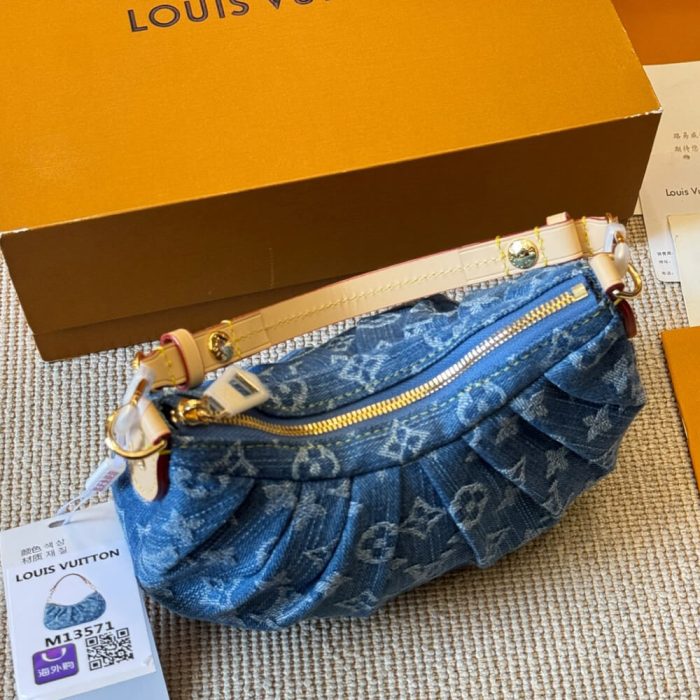 LV Pochette Valley - Image 7