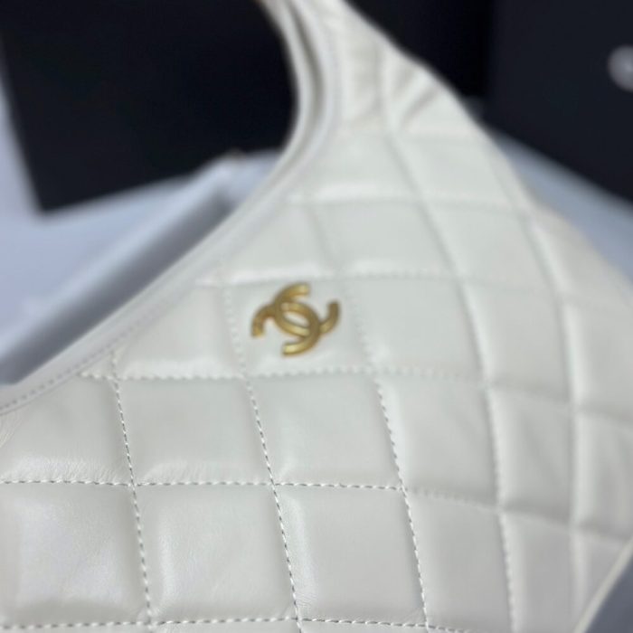 CHANEL HOBO BAG - Image 7