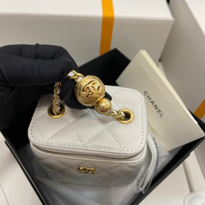 Chanel SMALL VANITY WITH CHAIN - Image 7