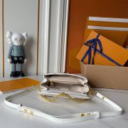 LV POCHETTE M??TIS EAST WEST - Image 8