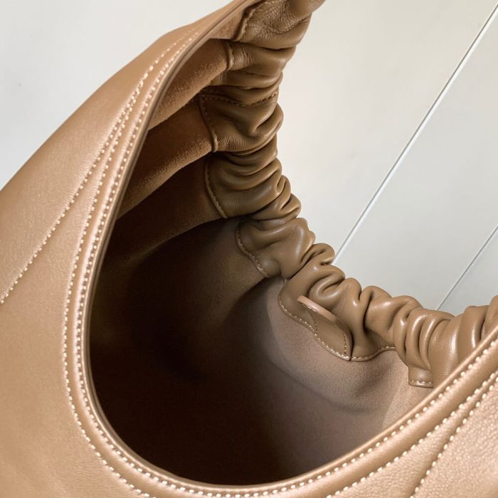 Loewe Medium Squeeze bag in nappa lambskin - Image 8